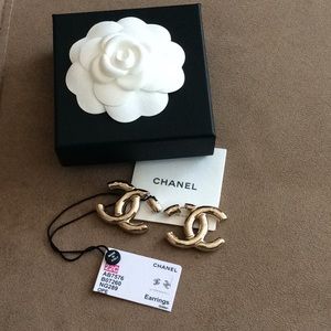 NWT Chanel Double C Gold Earrings